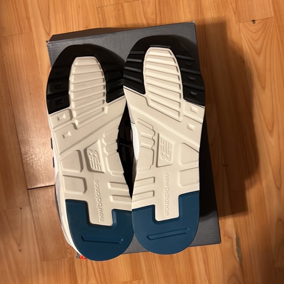 DS New Balances 10.5 - Picture 4 of 4